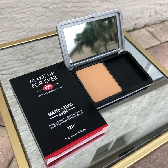Makeup Forever Other - Make Up For Ever Blurring Powder Foundation